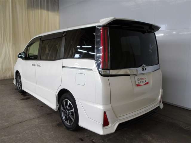 Toyota Noah 3