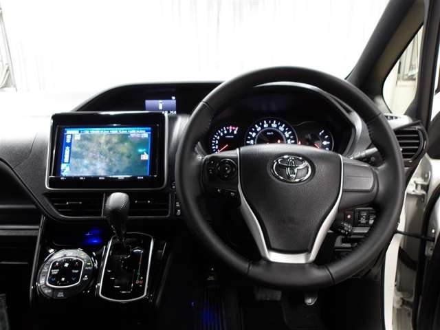 Toyota Noah 4