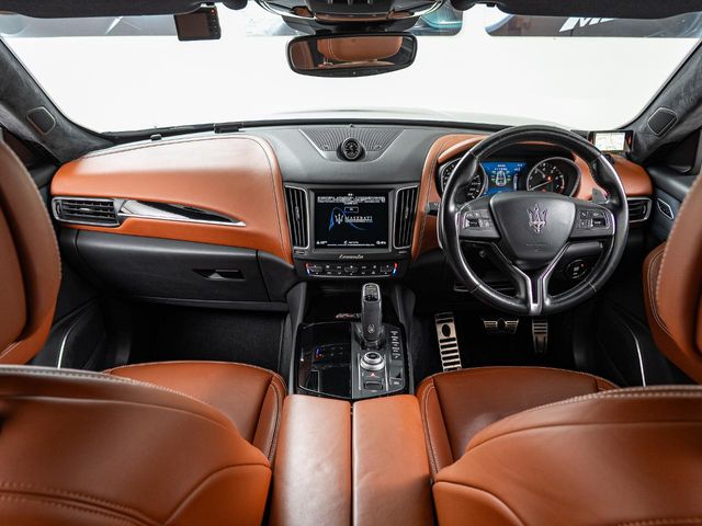 Maserati Levante 4