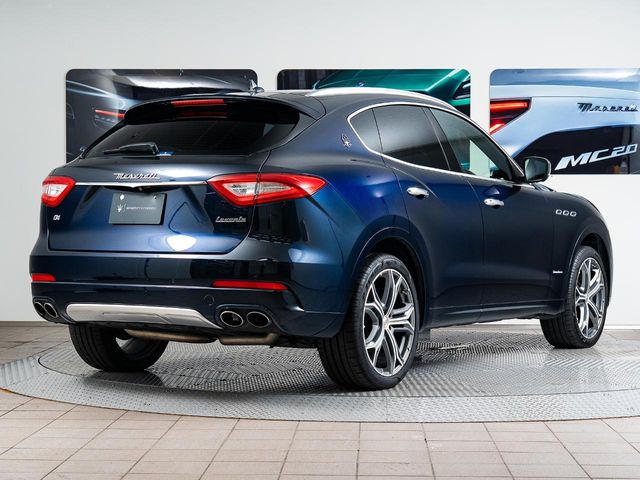 Maserati Levante 5