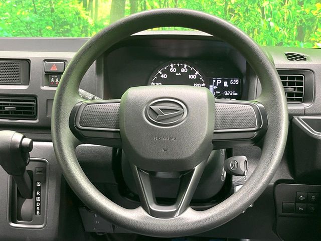 Daihatsu Hijet Cargo 7
