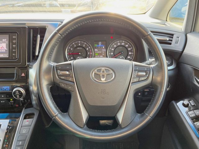 Toyota Vellfire 11