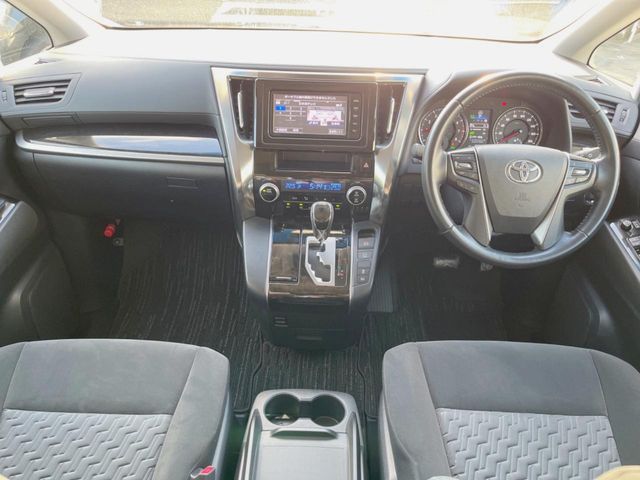 Toyota Vellfire 2