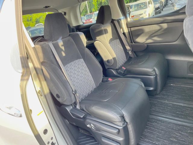 Toyota Vellfire 9