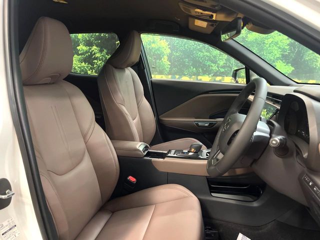 Lexus LBX 8