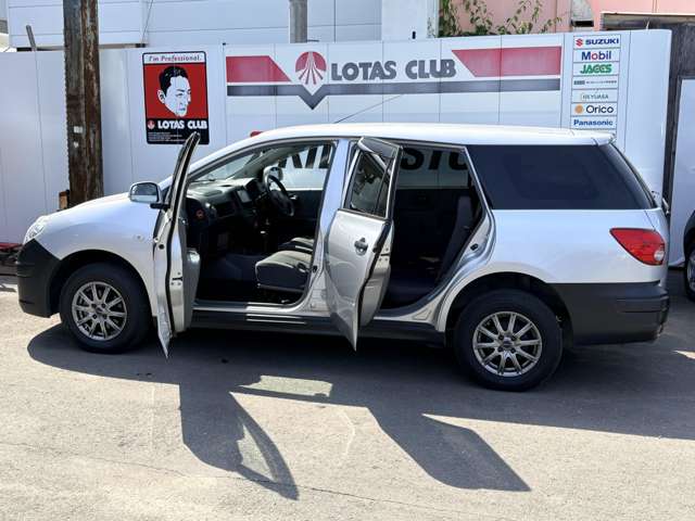 Nissan AD 5