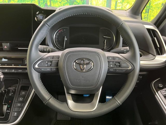 Toyota Voxy 5