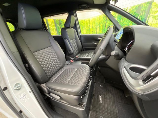 Toyota Voxy 10