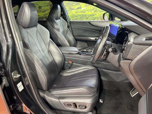 Lexus NX 7
