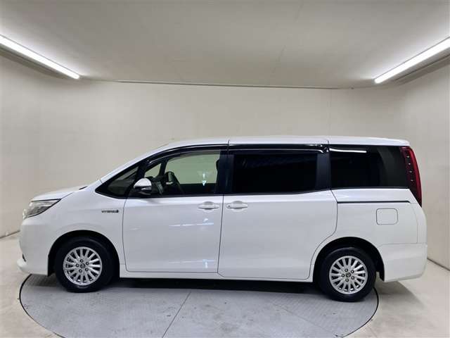 Toyota Noah 5