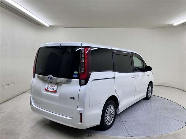 Toyota Noah 6