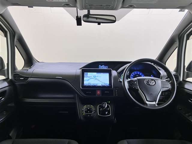 Toyota Noah 8