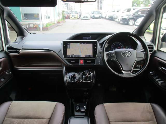 Toyota Esquire 6