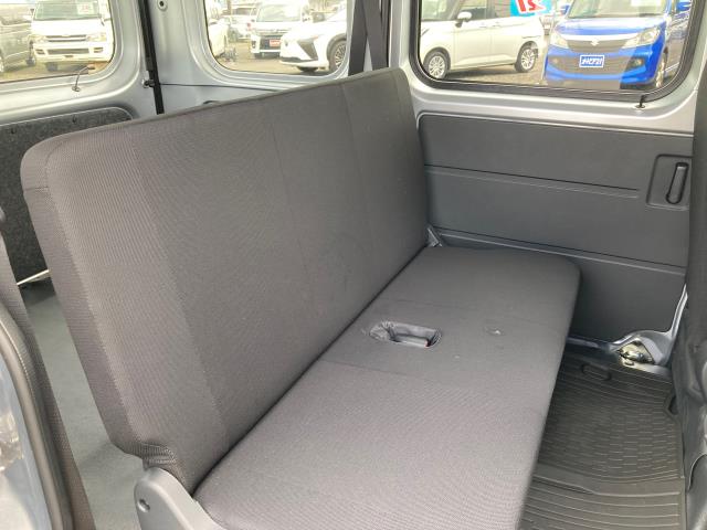 Daihatsu Hijet Cargo 12