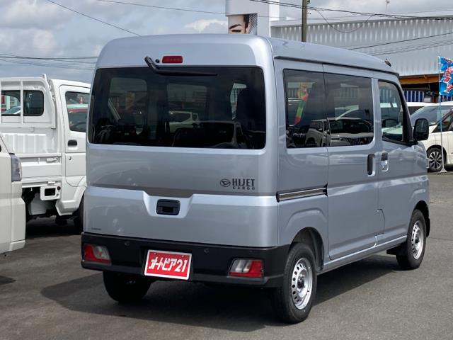 Daihatsu Hijet Cargo 4