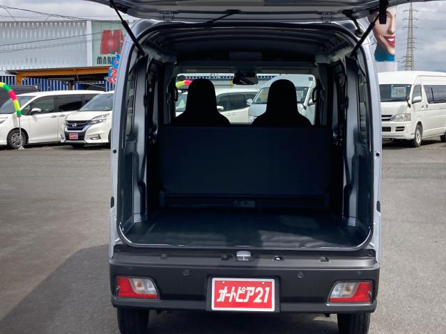 Daihatsu Hijet Cargo 5