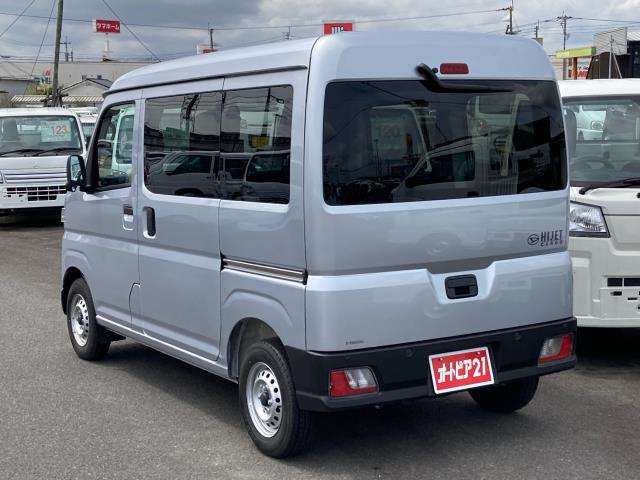 Daihatsu Hijet Cargo 6