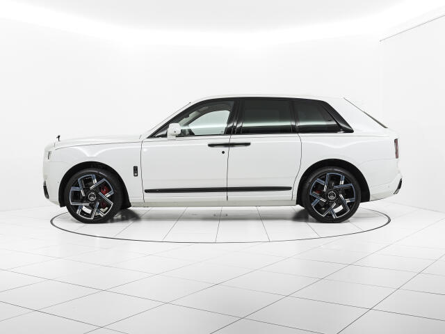 Rolls-Royce ブラックバッジカリナン 7