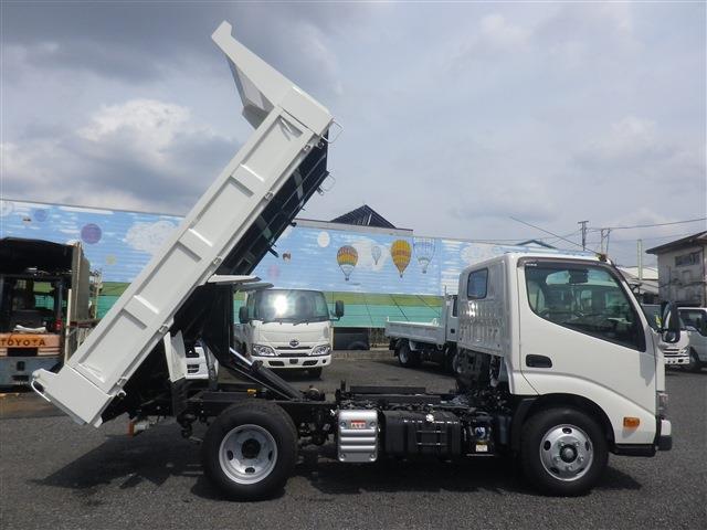 Hino Dutro 9