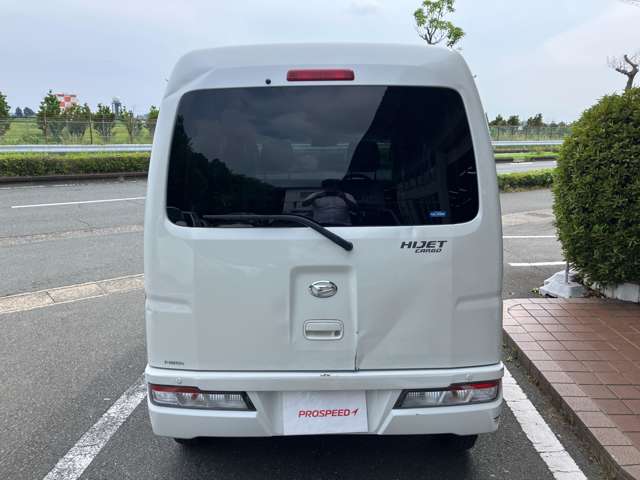 Daihatsu Hijet Cargo 4