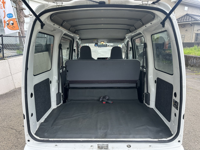 Daihatsu Hijet Cargo 8