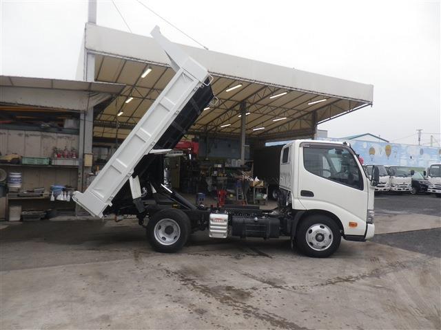 Hino Dutro 9