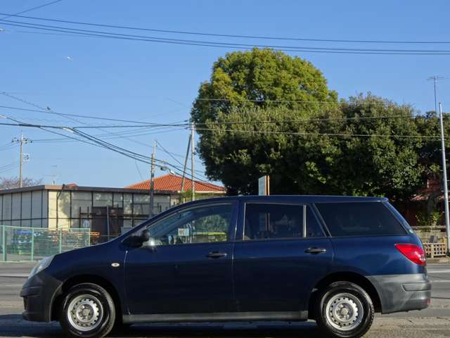 Nissan AD 5