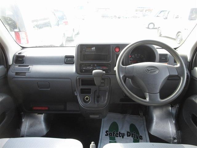 Daihatsu Hijet Cargo 11