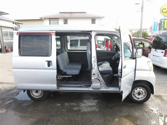Daihatsu Hijet Cargo 6