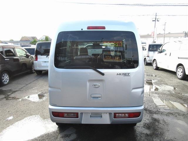 Daihatsu Hijet Cargo 8