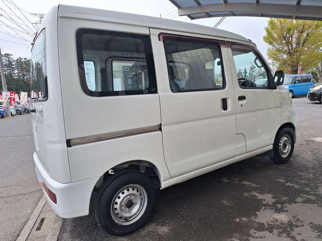 Daihatsu Hijet Cargo 8