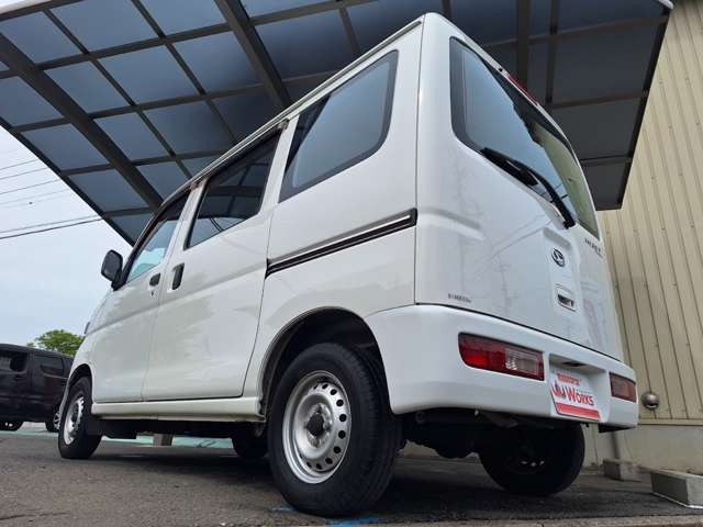 Daihatsu Hijet Cargo 10