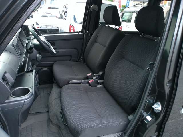 Daihatsu Hijet Cargo 4