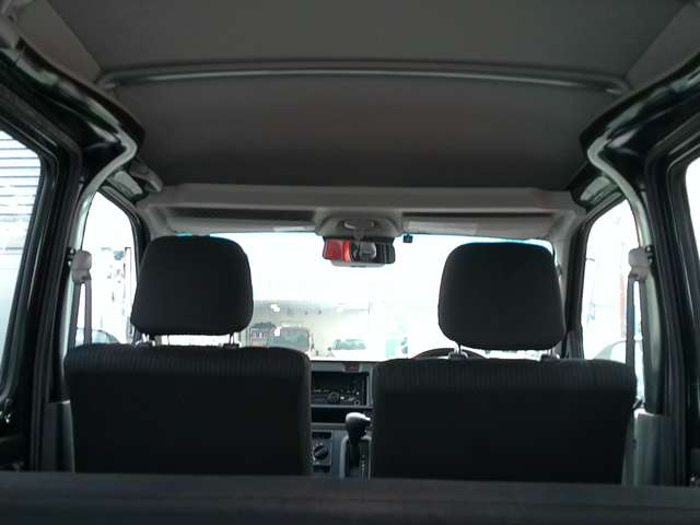 Daihatsu Hijet Cargo 6