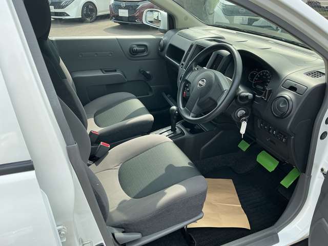Nissan AD 11