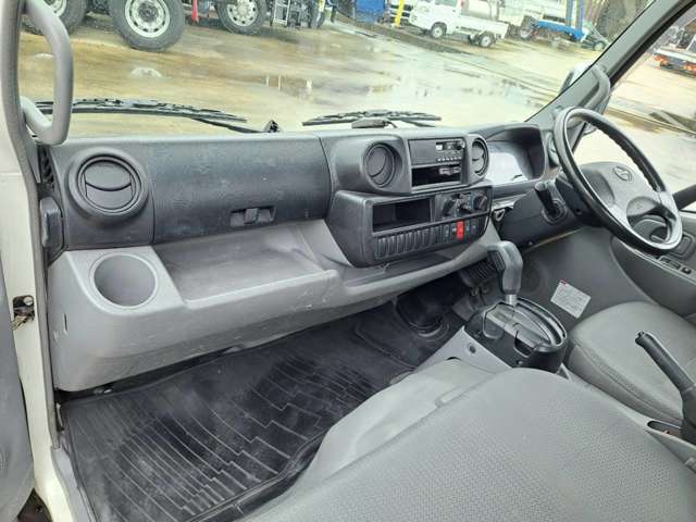 Hino Dutro 12