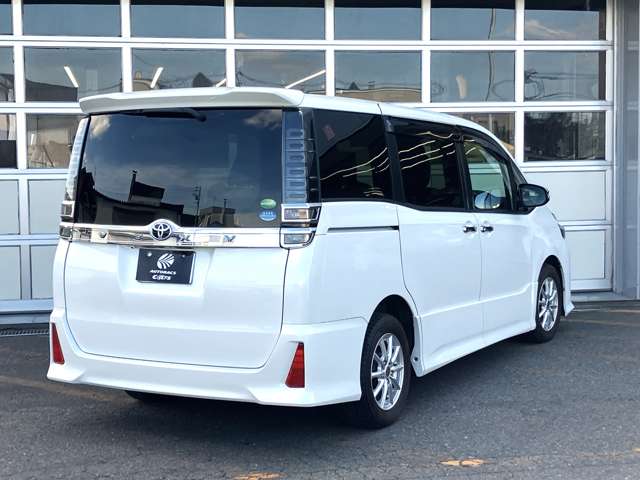 Toyota Voxy 12