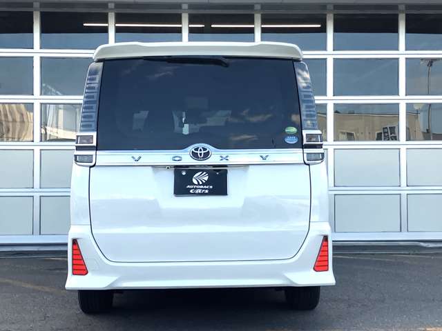 Toyota Voxy 13