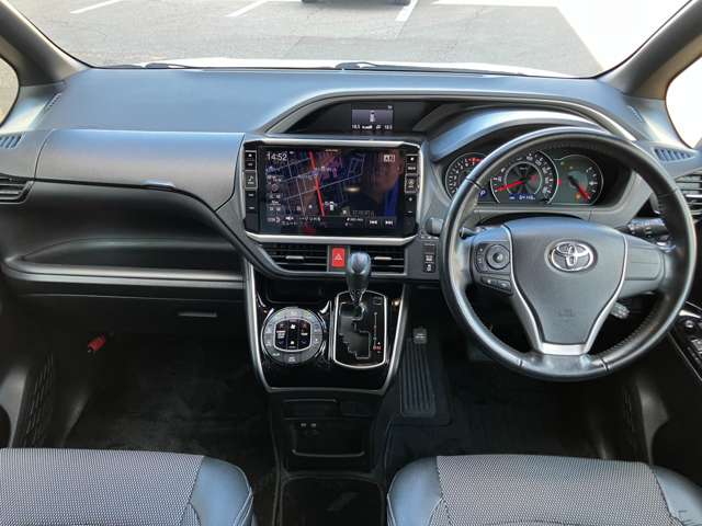 Toyota Voxy 4