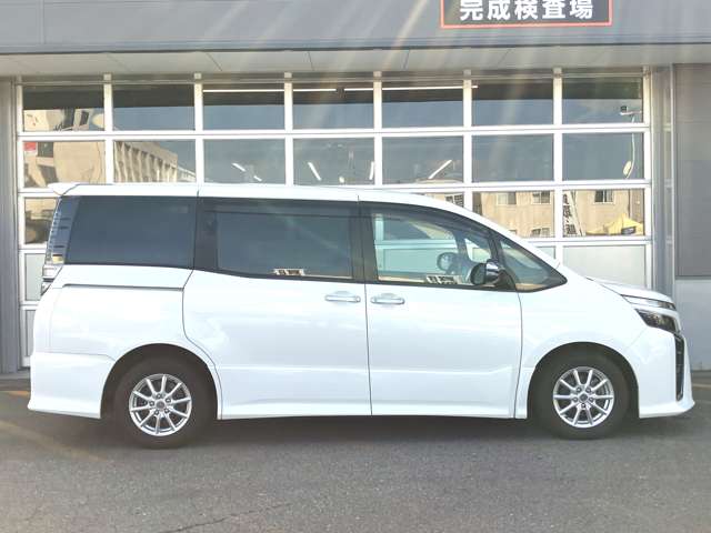 Toyota Voxy 11