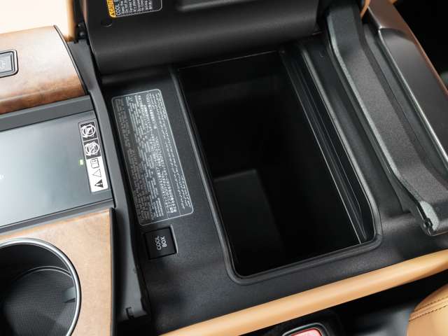 Lexus LX 8