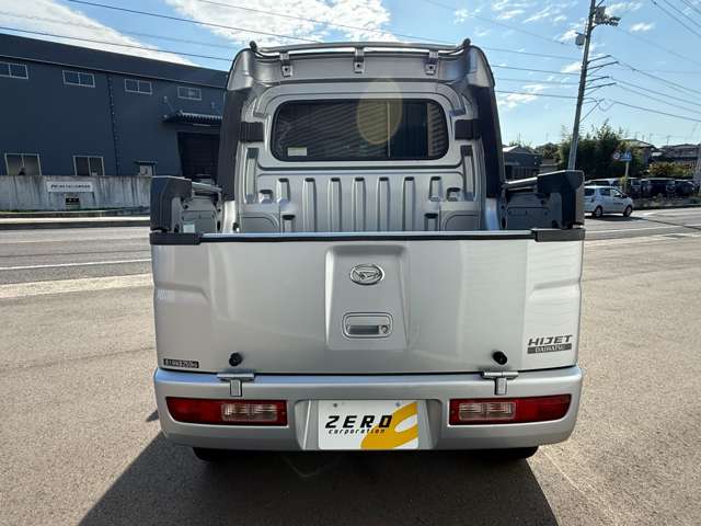 Daihatsu Hijet Deck Van 3