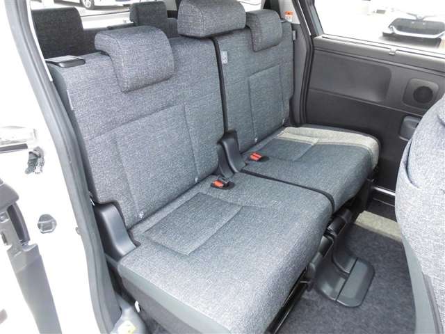 Toyota Sienta 12