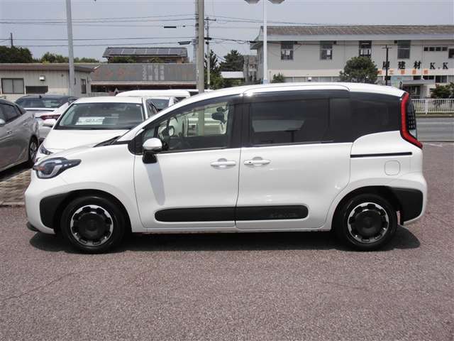 Toyota Sienta 4