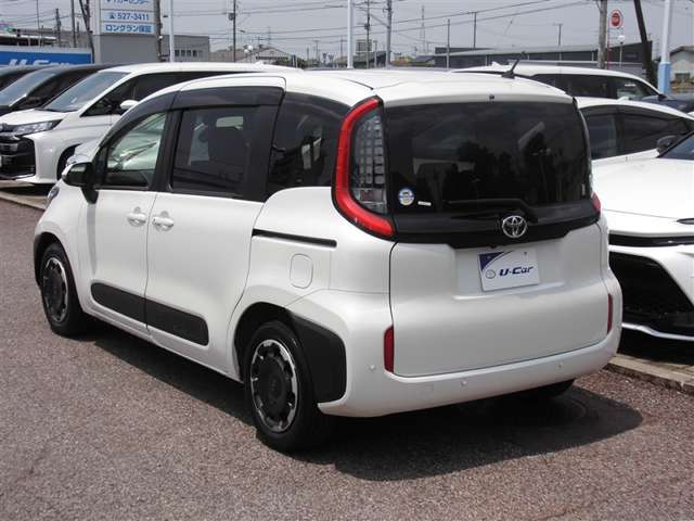 Toyota Sienta 5