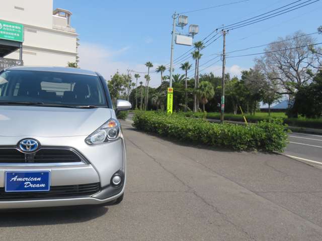 Toyota Sienta 5