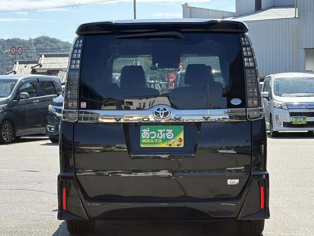 Toyota Voxy 4