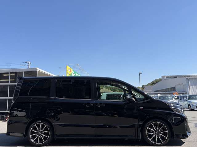 Toyota Voxy 5