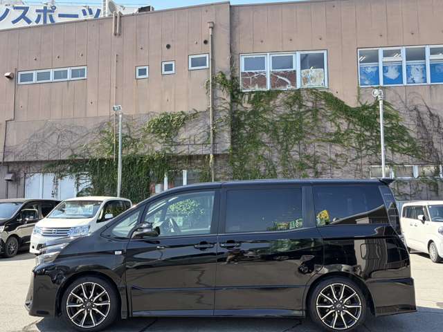 Toyota Voxy 6