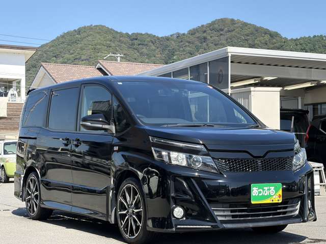 Toyota Voxy 8